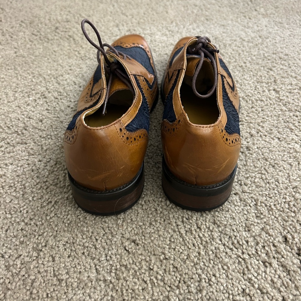 Stacy Adams Men's Tan and Black Oxford Shoes - Picture 4 of 6